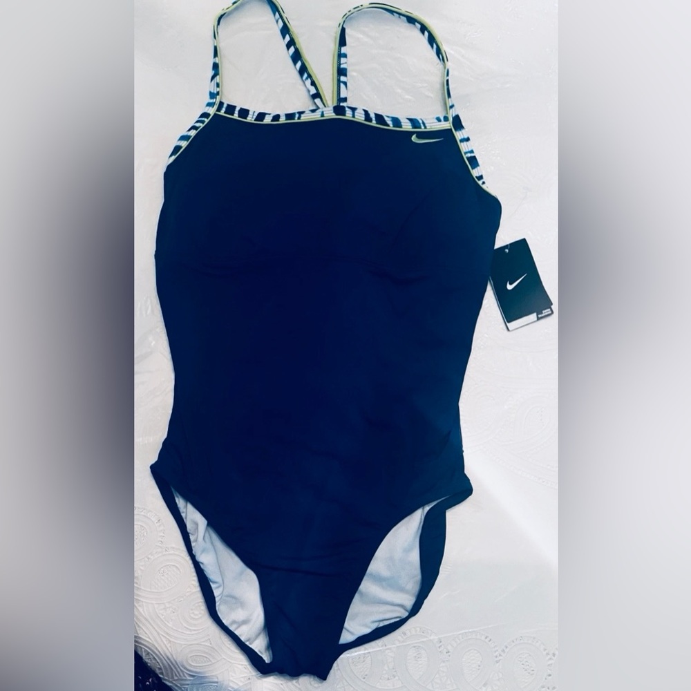 Nike PERFORMANCE POLY SWIM TRAINING ONE PIECE SIZE 16 Athletic Swimsuit NEW TAGS